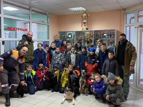Дети в гостях у спасателей и их собак